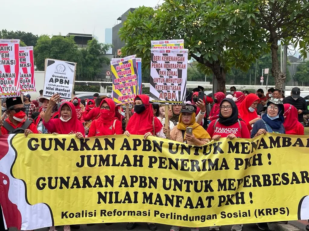 Rebut Demokrasi Sejati !